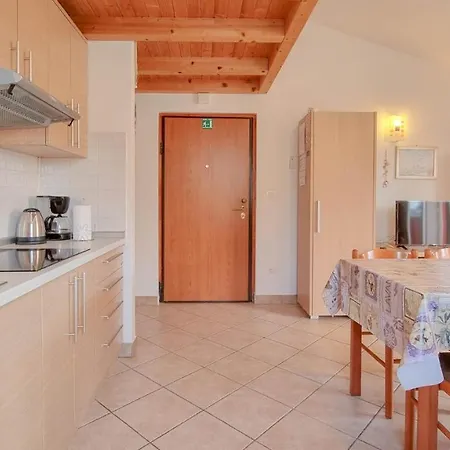Carlo Apartment *