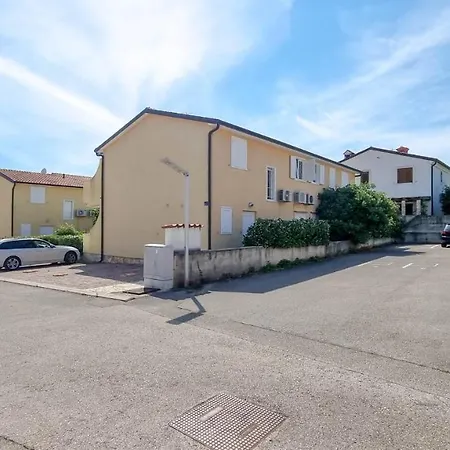 Carlo Apartment